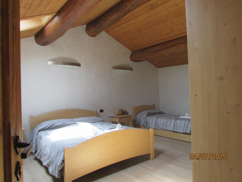 Locanda Il Campo Della Quercia San Damiano Macra Chambre photo